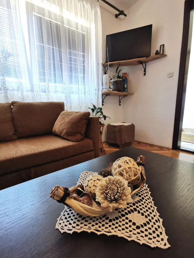 Apartman Pavelic Lovinac  Exteriör bild
