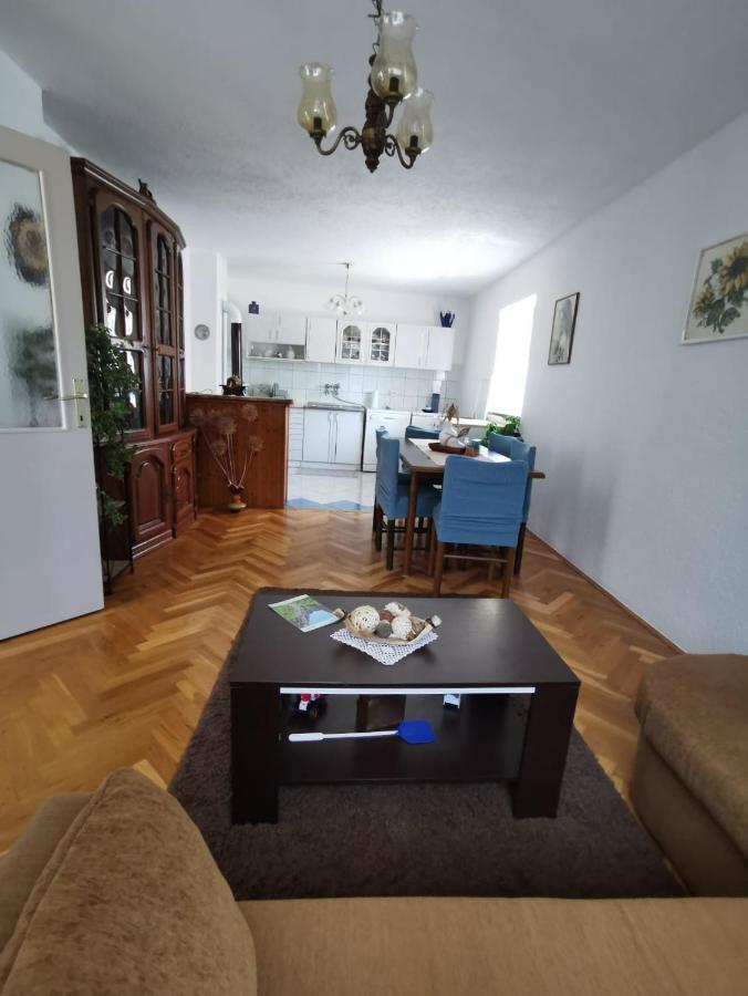 Apartman Pavelic Lovinac  Exteriör bild