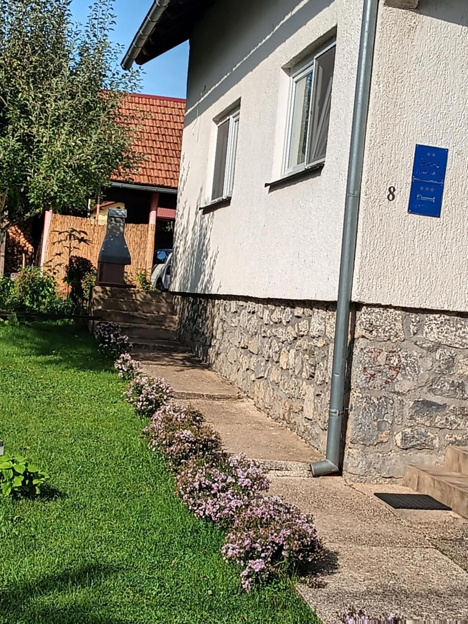 Apartman Pavelic Lovinac  Exteriör bild